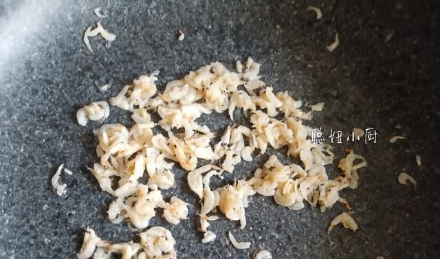  咬一口|北方人最拿手的面食，这做法薄皮大馅，咬一口劲道鲜香，总吃不腻