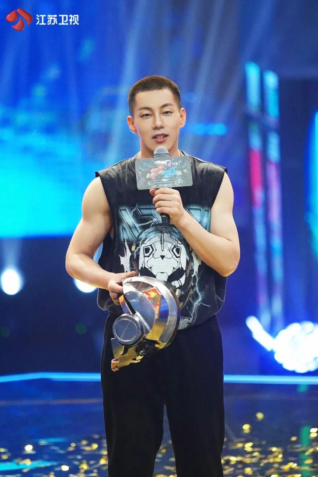  糖果炮弹|《蒙面舞王》强强对决，“调皮蛋”守擂成功！