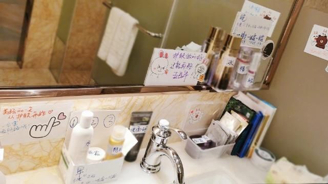  大喊|李佳航哽咽谈已故母亲，曾因思念过度突然朝天大喊妈妈，太心酸