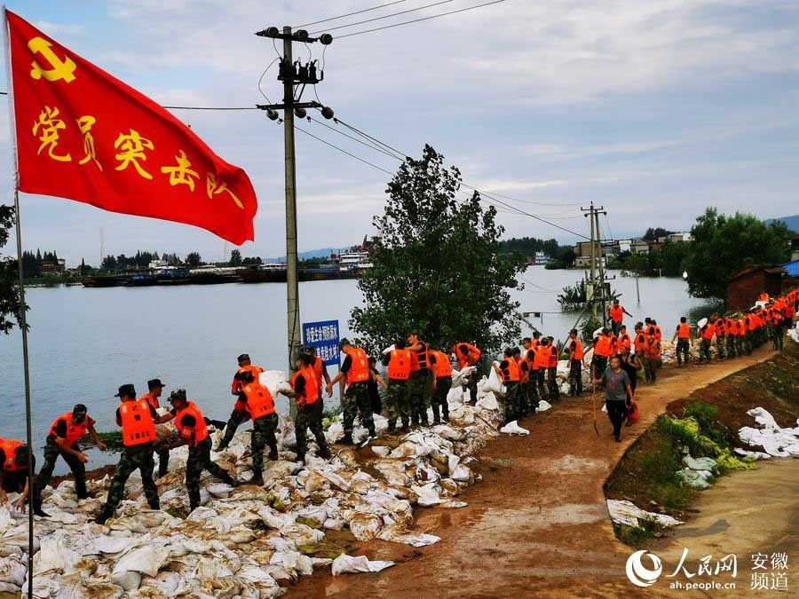 总队|武警安徽总队机动支队：兵分多路 抗洪抢险（图）