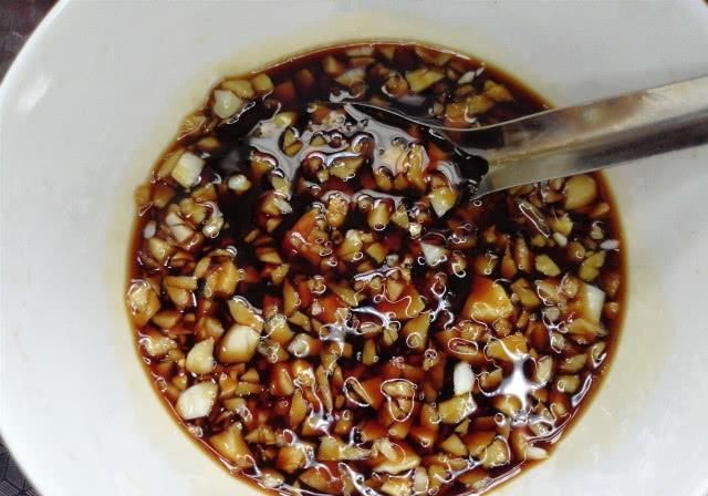  做法|蒜末粉丝蒸扇贝的生活中做法，多了这2步比餐馆做的更香，一盆不足