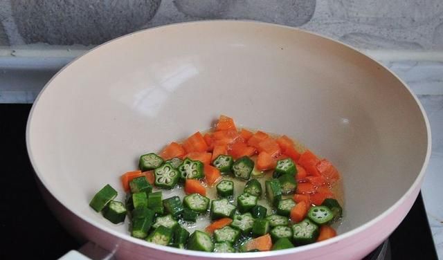 不用|它所含的钙质与牛奶相当,更易被吸收,做成汤,不用淀粉也滑溜