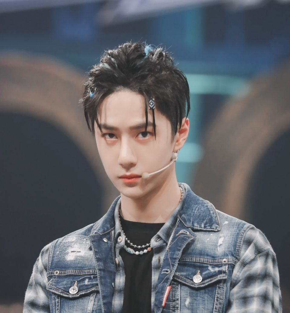  压力|胡文煊称程潇是家人有安全感，王一博等前辈人气高，让人有压力