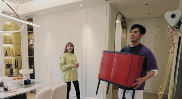 姜潮|姜潮妈妈送儿媳别墅,麦迪娜提出二胎跟自己姓,这合理吗