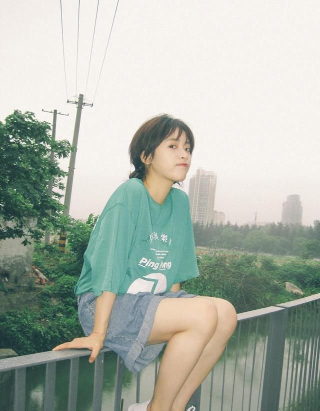 长裙|沈月穿搭土气？长裙搭配飞行帽元气满满，时尚大气又洋气十足