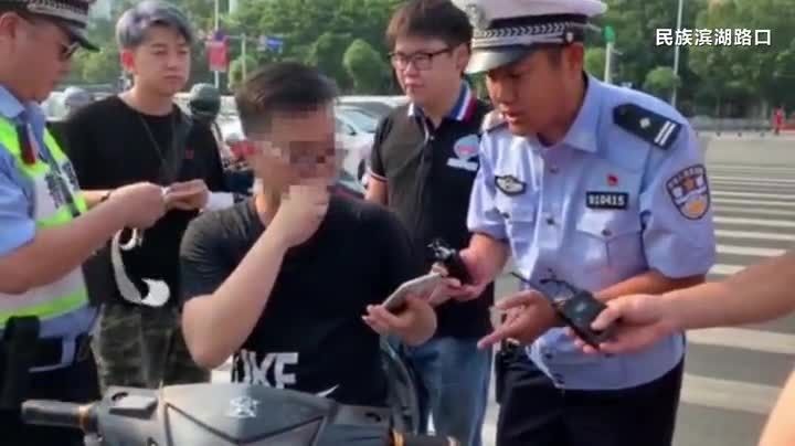 骑乘|首张罚单开出！今起南宁骑乘绿牌电驴不戴头盔将被罚