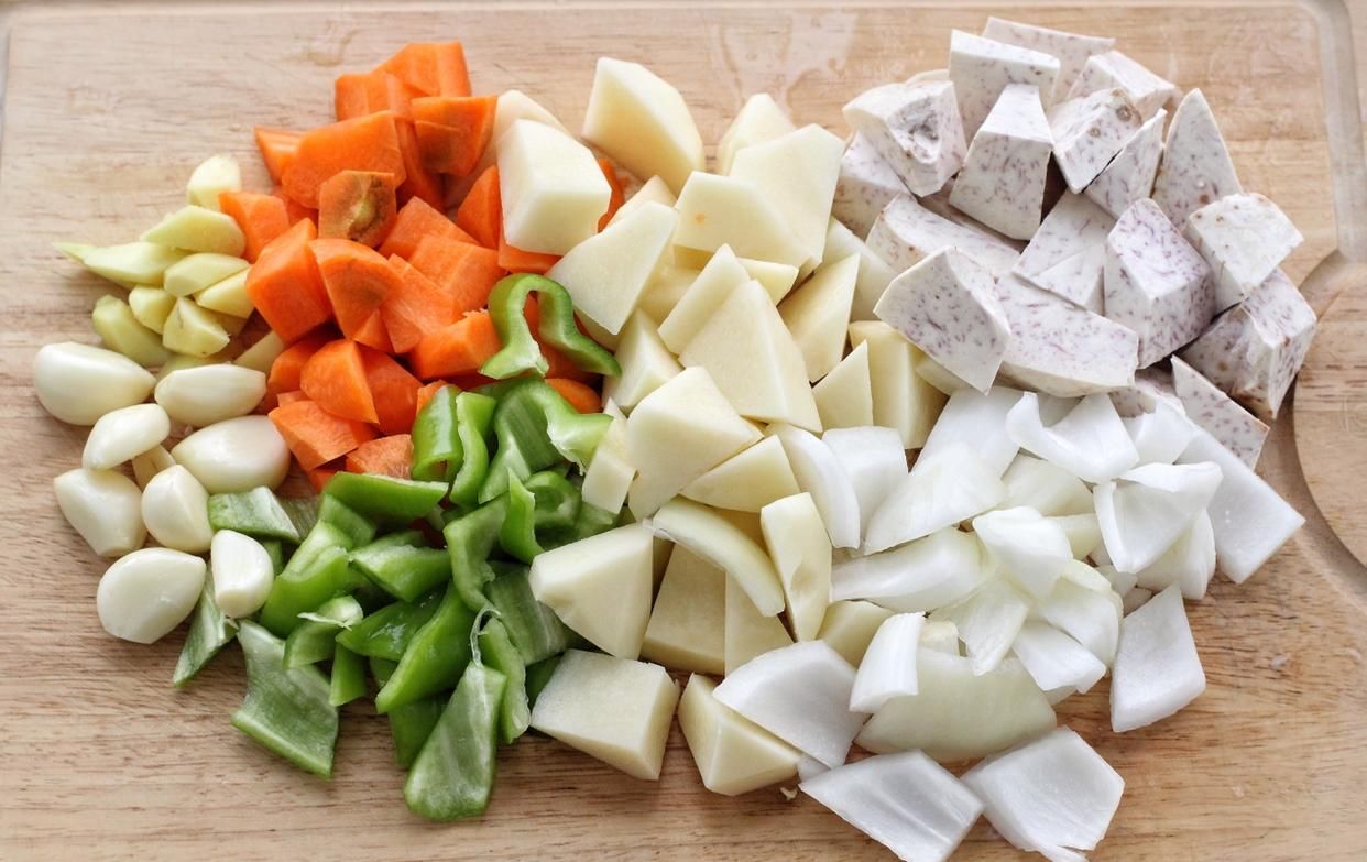 好吃|鸡翅蔬菜一锅焖,鲜嫩入味有营养,简单三步就上桌,好吃到吮手指