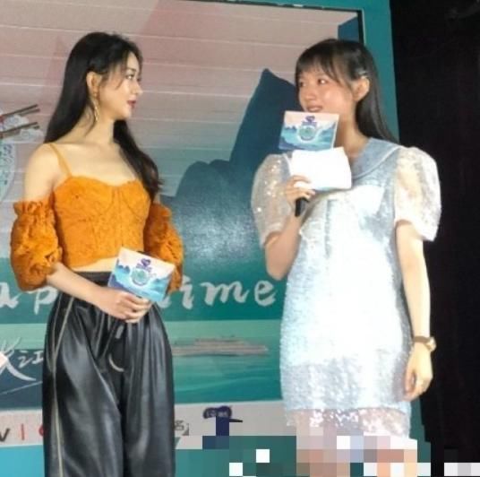 曝光|中餐厅发布会现场曝光,赵丽颖李浩菲同框,离开精修后,确定相差11岁?