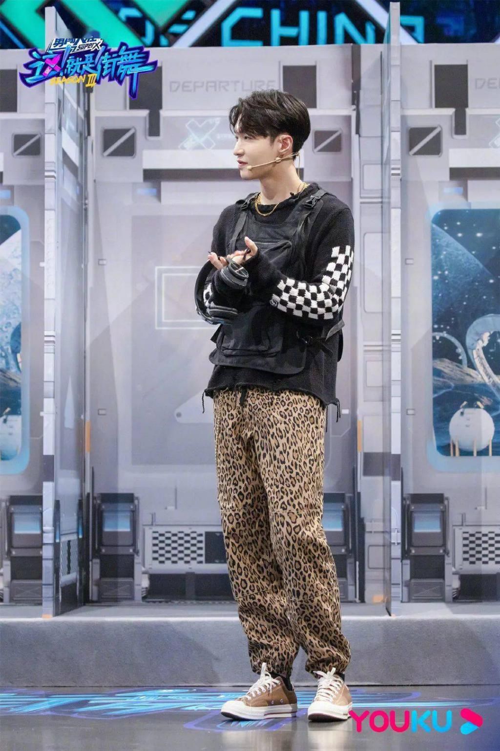  街舞|《这就是街舞》明星上脚谁最狠？王一博同款竟然有钱都买不到.
