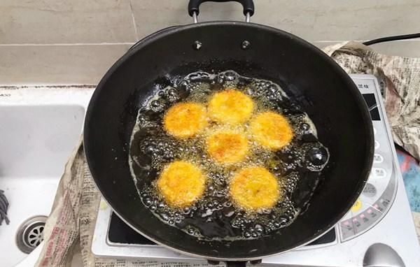 可口可乐|做可乐饼时，是用可口可乐还是百事可乐，都不对，正确的是用它