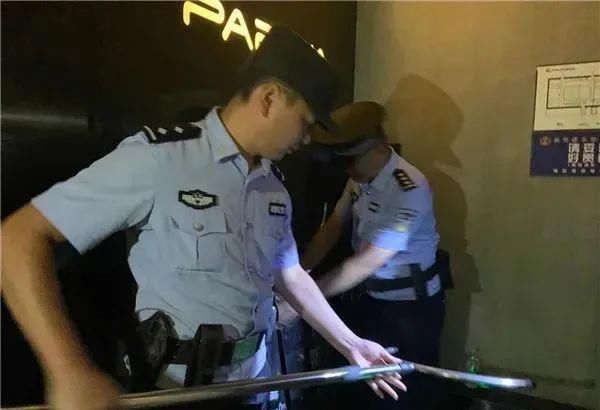 娱乐场所|突击!阜阳警方夜查娱乐场所!