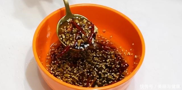 入味|做拍黄瓜时,最忌拍碎后直接拌,多加一个步骤,黄瓜爽脆又入味