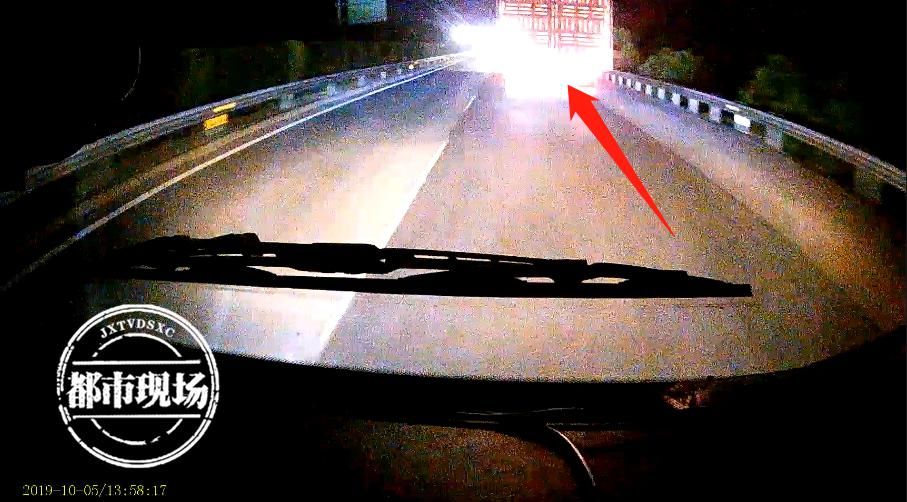  事故|独自开车14小时，铁打的司机也难顶！他一头撞上大货车