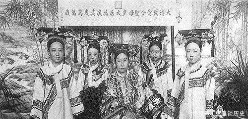 上厕所|慈禧出恭时为何要让宫女站在一边,且还要口中含温水?真实原因让人不敢相信