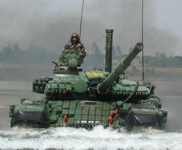 难免|印军100辆坦克抵达高原,美专家称战斗难免,但胜利者不是印度