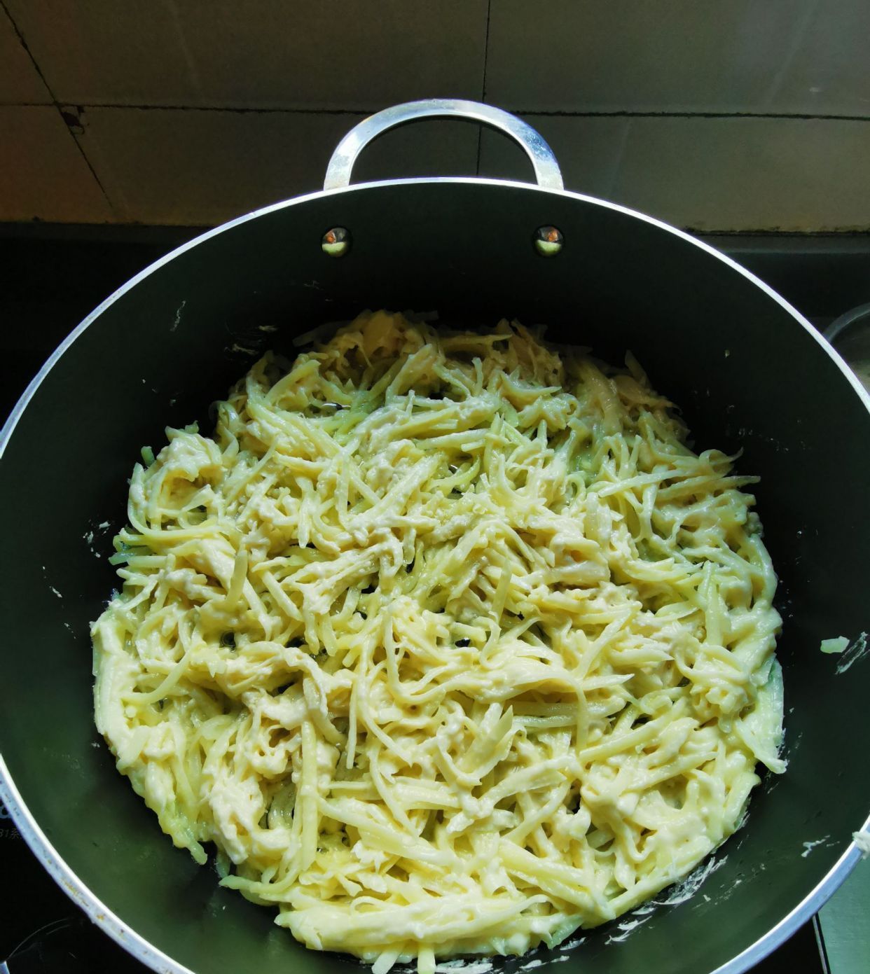  做好|土豆丝饼这样煎，几分钟做好，香脆可口，好吃不腻，比红薯饼还香