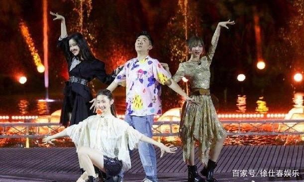  综艺节目|杨迪在综艺节目中,做顶胯、蛤蟆跳、让穿短裙的硬糖少女成员模仿