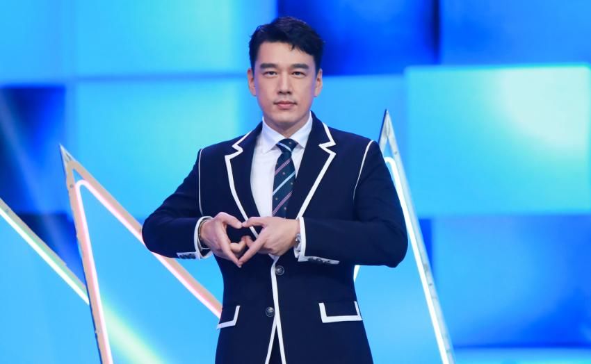  看点|《浪姐》还在热播，吴昕又有新综艺官宣，搭档多位男神追定了