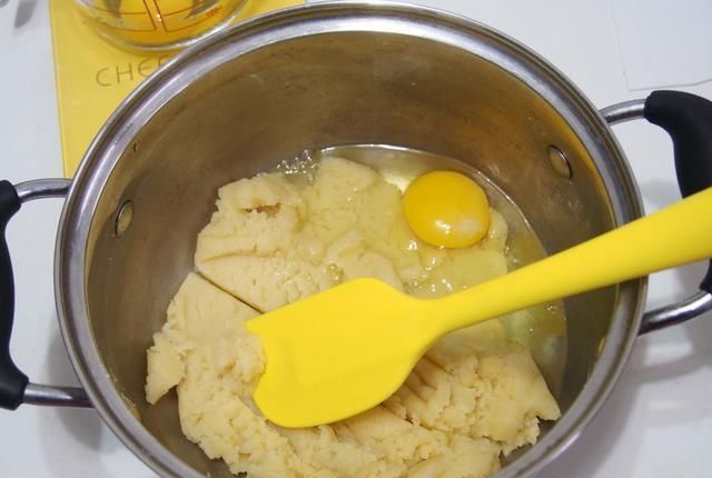  闪电|香甜可口的＂闪电泡芙＂，不仅造型百变，馅料也丰富多变