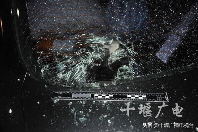  刑拘|十堰男子酒后连砸5辆车被刑拘 酒醒过后追悔莫及