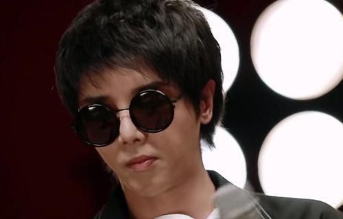  曾一鸣|曾一鸣奇袭萧敬腾失败，谁注意华晨宇对他的评价这一趟值了