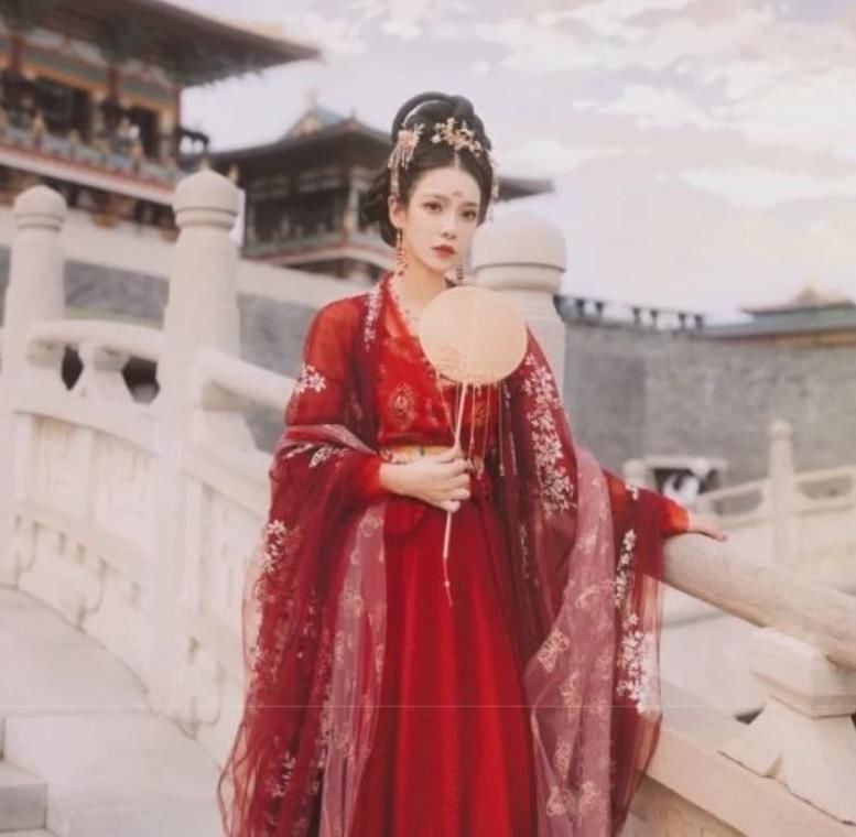  哪款|心理测试：第一眼你最想拥有哪款汉服？看目前有没有人暗恋你，特准！