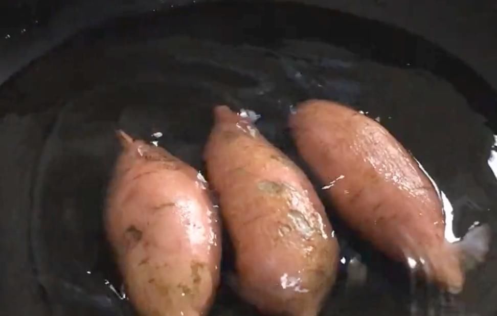 红薯|买几个红薯回家给孩子做个“红薯干”,香甜美味有嚼劲,超好吃