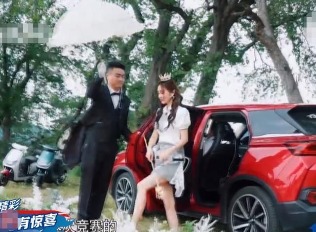 公主|baby“公主”扮相出场,原相机扫过她身材,无P图的腿型很真实