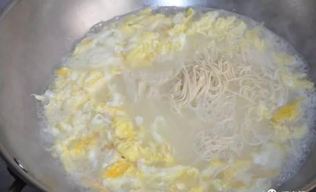  鸡蛋|妈妈做的鸡蛋面，无添加营养好，比方便面好吃多了