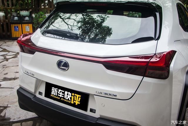  雷克萨斯UX300e|嫌特斯拉做工差？实拍雷克萨斯首款电动SUV 不仅豪华 还更便宜