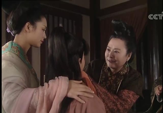  舞台姐妹|谢晋、《小花》导演张铮均用她出演主要角色，今80岁仍活跃影坛