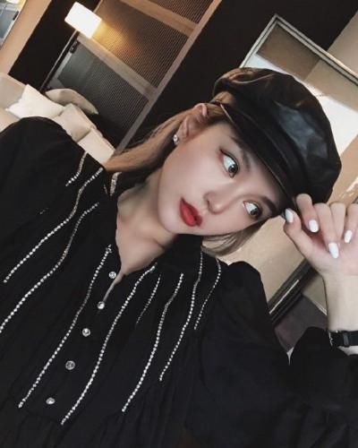  安崎|周扬青晒出和安崎的合照，看到两人颜值，才知网红和明星的区别