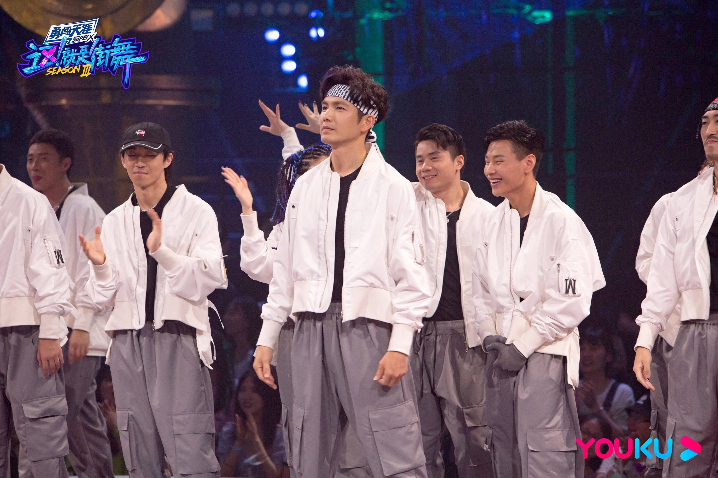  队员|《这！就是街舞》第三季水舞台震撼视听炸裂全场，队长燃爆团魂直击泪点