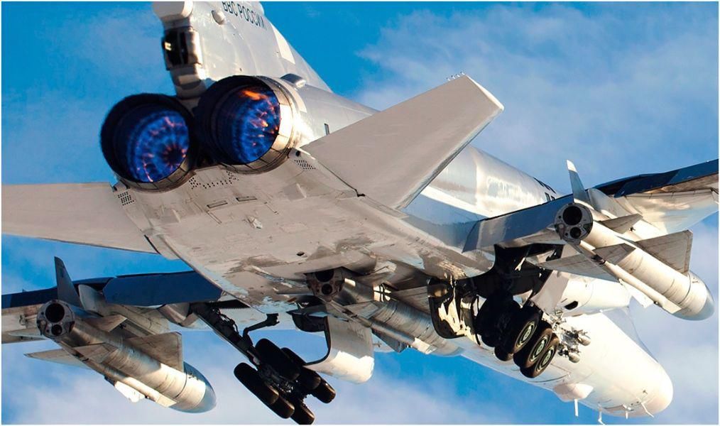  厨房|苏-30装备超级厨房导弹，射高4万米，速度5马赫，美军无力拦截