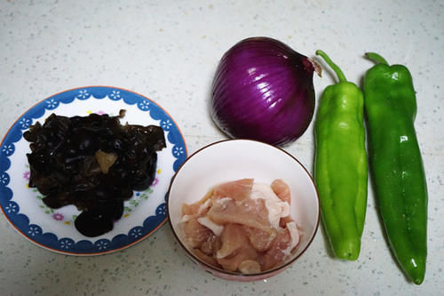 清爽|小炒肉不油腻更清爽的做法,试试加入紫洋葱,网友:这就是我的菜