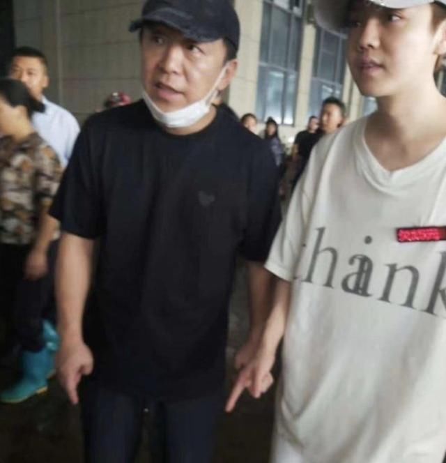  路透|邓超陈赫鹿晗再合体，新综艺路透曝光，扎螃蟹、“飙车”欢乐多