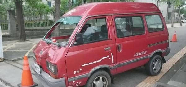  伤重不治|法院前开车撞杀妻与律师夺2命狠夫2度判死更一审认定自首改无期