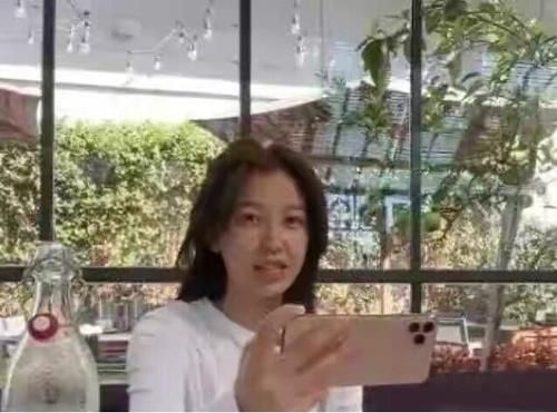  作精|拉蔡徐坤炒CP，业务差还频上热搜，小作精虞书欣口碑崩盘？