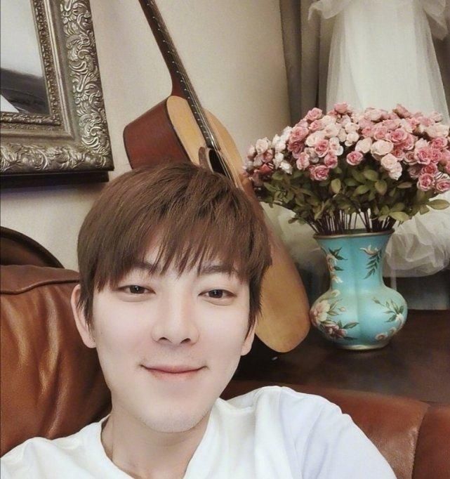  暴露|肖恩 一个30岁的快男 被怀疑暴露爱情 和女人一起购买婴儿用品进展迅速