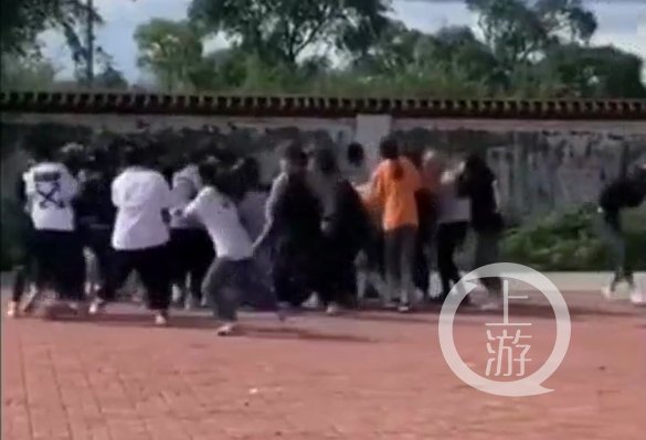 街头|黑龙江30多名女学生街头约架斗殴，教育局副局长校长等12人被处分