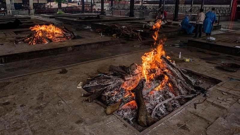  不配|遗体火化被一群男子强行拖下柴堆：低种姓女人不配在公共土地火化