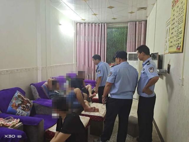 派出所|点赞！文地派出所连续两晚组织民警对文地的酒吧、宾馆、足浴等进行夜巡....