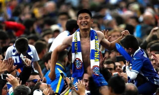  韦世豪|开撕！沪媒翻出3年前旧账 质问韦世豪敢去留洋吗？