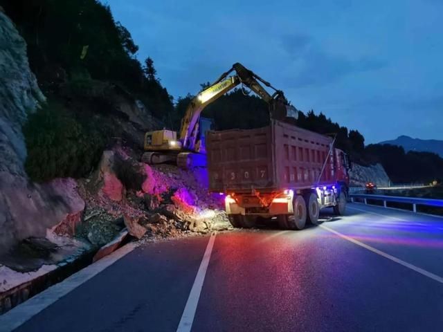  抢险|开阳出现4站大暴雨 2000干部职工赴一线抢险