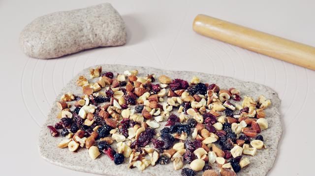  发酵|夏天做面包，直接法又快又顺利，干果多的软欧，越嚼越香还无油