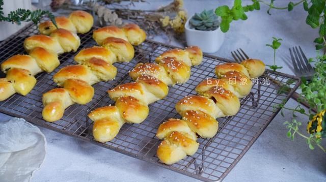  手法|剪一剪，扭一扭，就能做出颜值爆表的麦穗面包，整形手法超简单