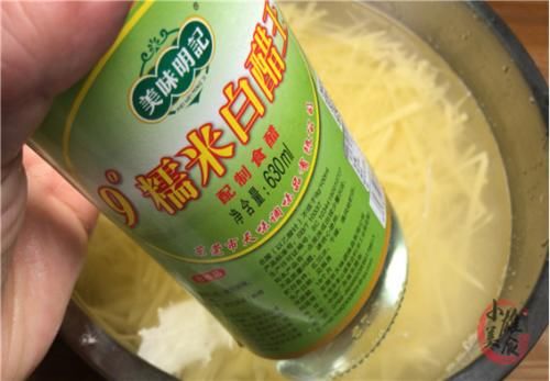  不粘锅|炒土豆丝时，先用水冲就错了！教你饭店大厨的诀窍，脆嫩不粘锅