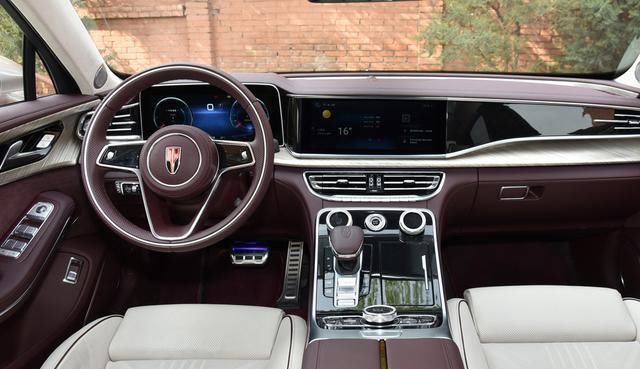  国产车|小区奥迪A6L与红旗H9停一起，后退5米一看，气质差距判若云泥