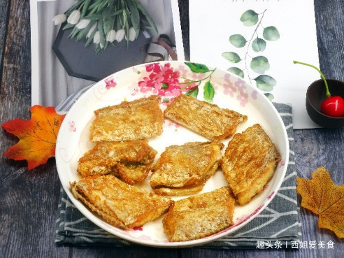 面粉|煎鱼时,有人抹姜汁,有人拍面粉,都不对!厨师长教你正确做法