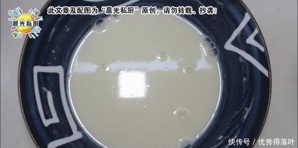 鸡蛋|肉松蛋饼,10分钟搞定营养又美味的早餐,媲美早餐店的鸡蛋卷饼!